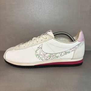 Nike | Classic Cortez SE Shoes - Valentine ; Womens 8